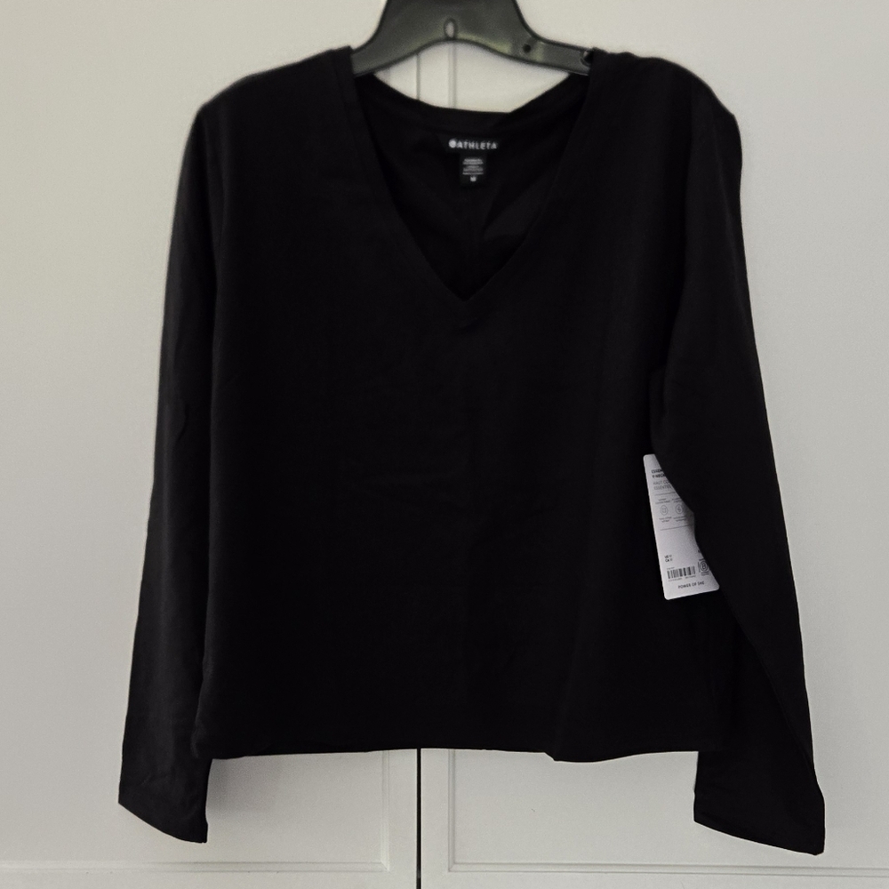 NWT Athleta Essential V-Neck Top